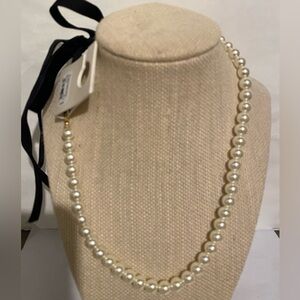Francesca’s Collections Dora Velvet Bow tie Pearl Strand Necklace